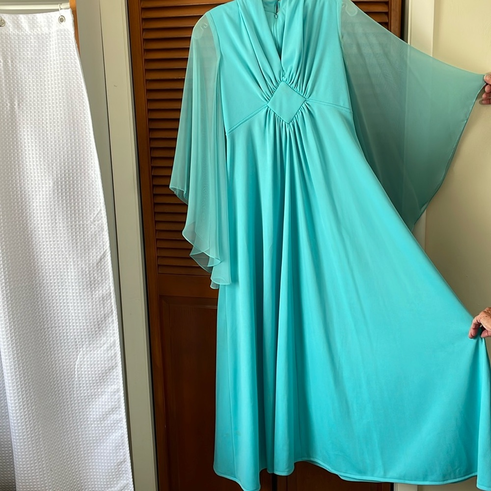 Vintage 1978 Turquoise/Blue Size 10